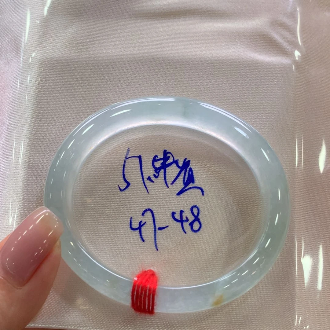 翡翠手镯未镶嵌翡翠手镯