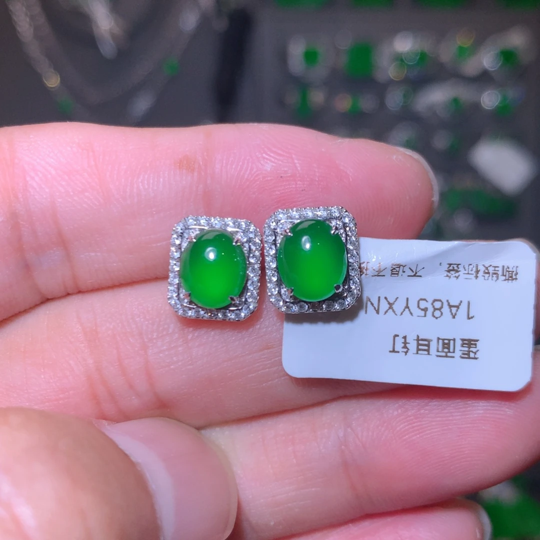 18K金镶嵌翡翠耳钉天然翡翠