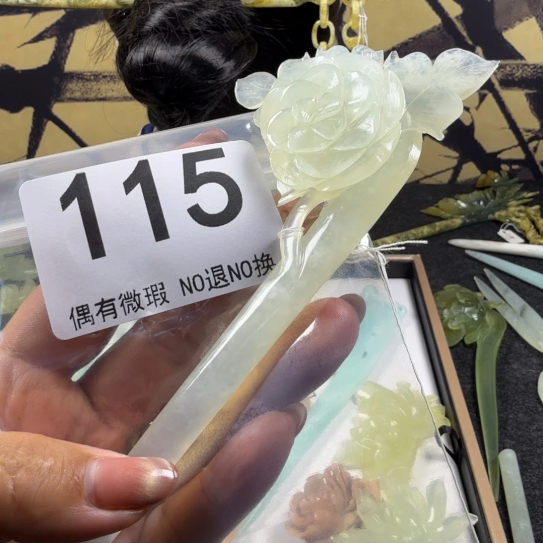 心***处未镶嵌岫玉发饰发簪
