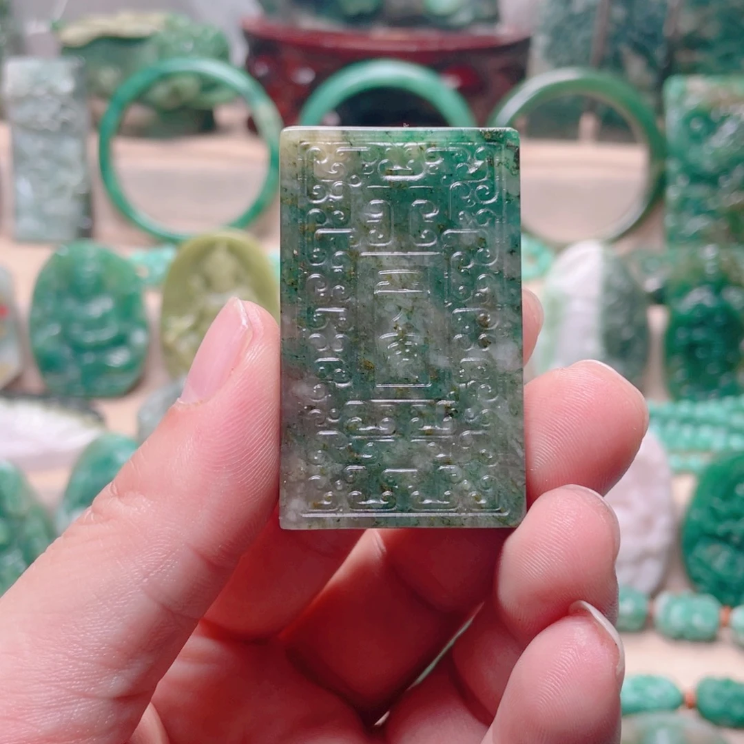 独山玉未镶嵌颈饰