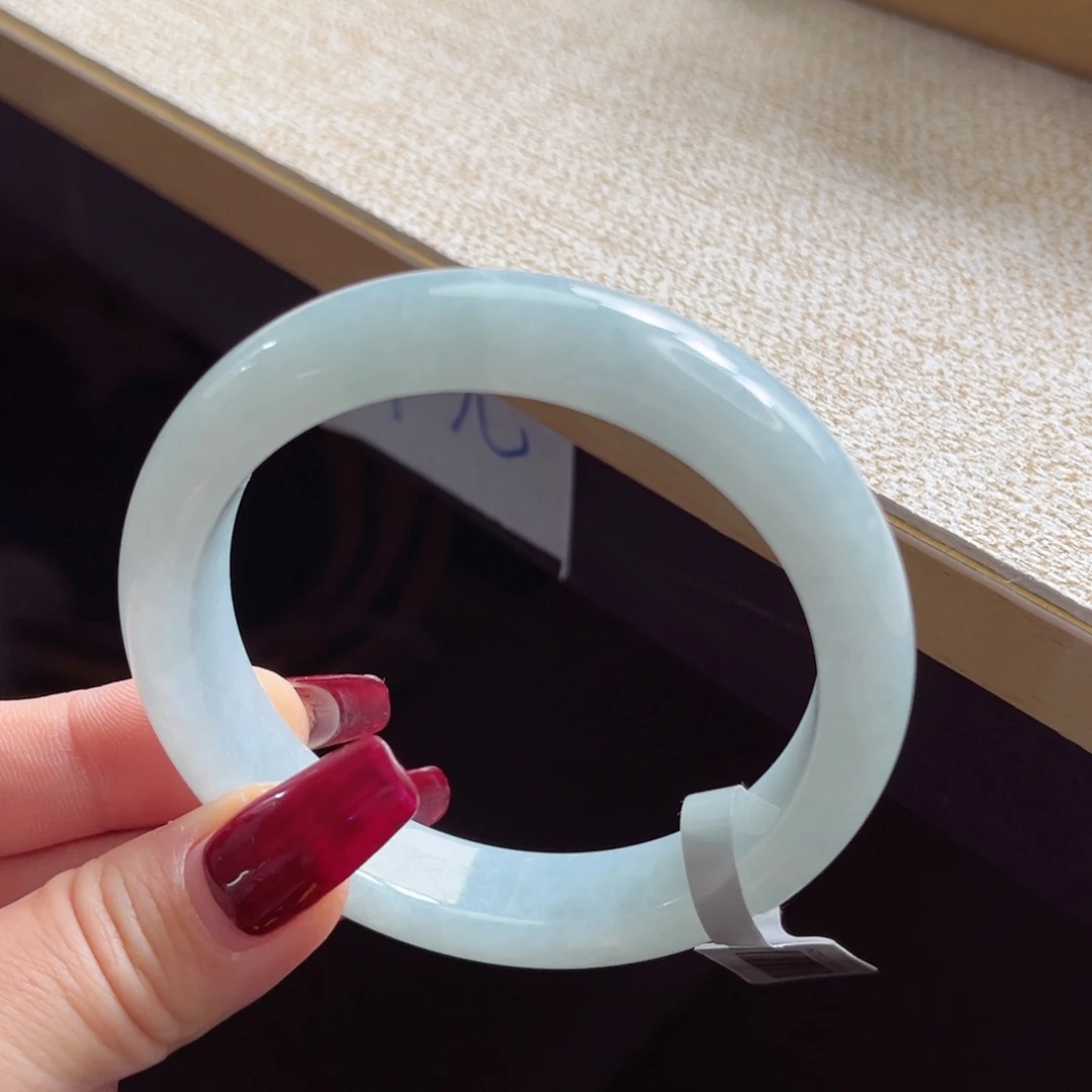 翡翠手镯未镶嵌手镯