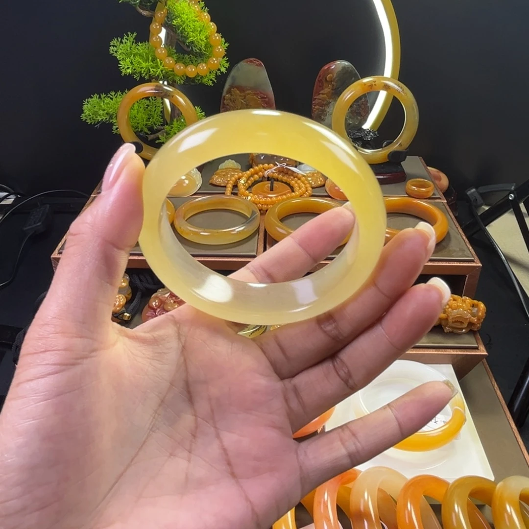 未镶嵌手镯石英质玉