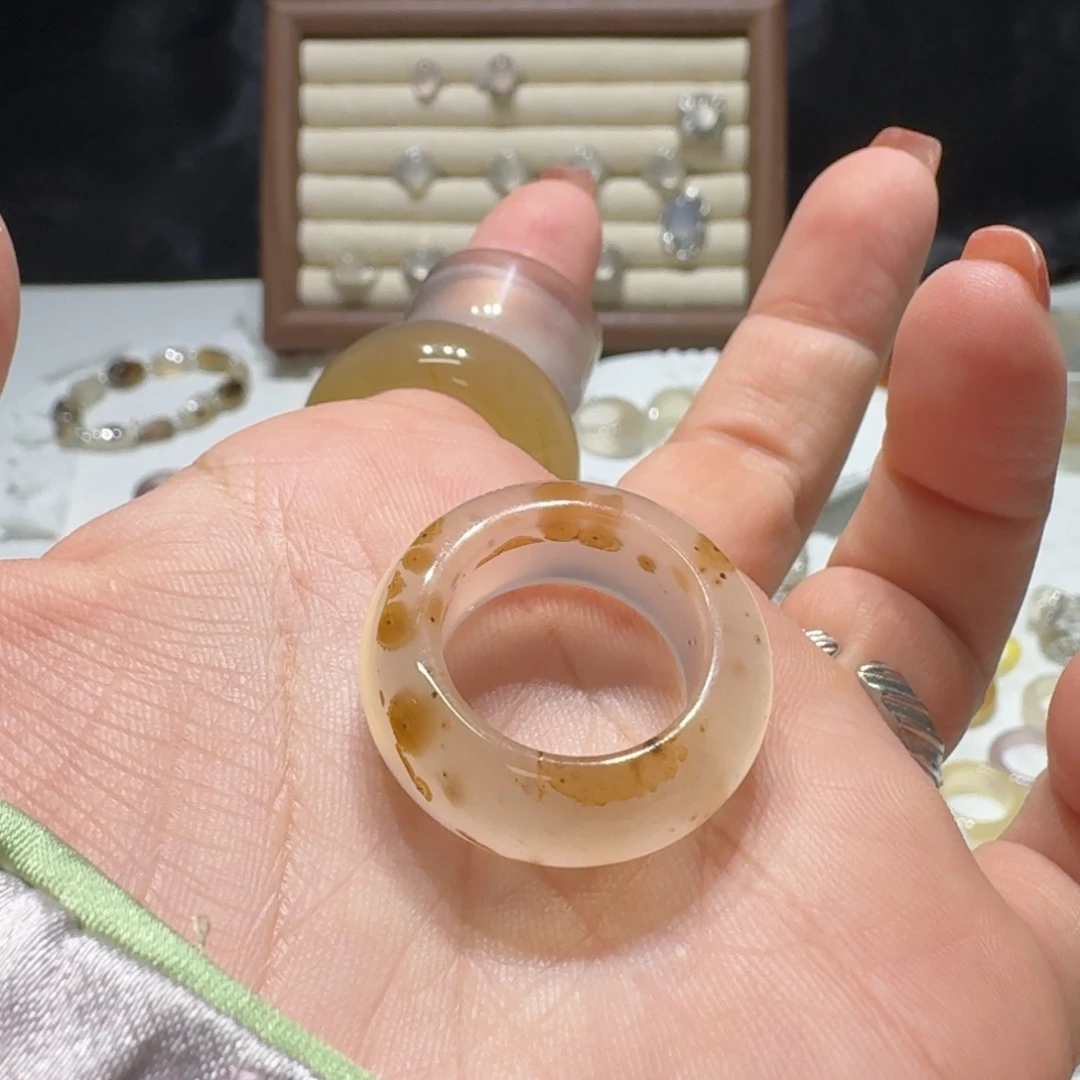 巨***团玛瑙/玉髓未镶嵌戒指