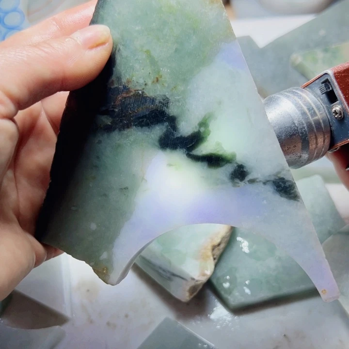 翡翠颈饰未镶嵌翡翠片料