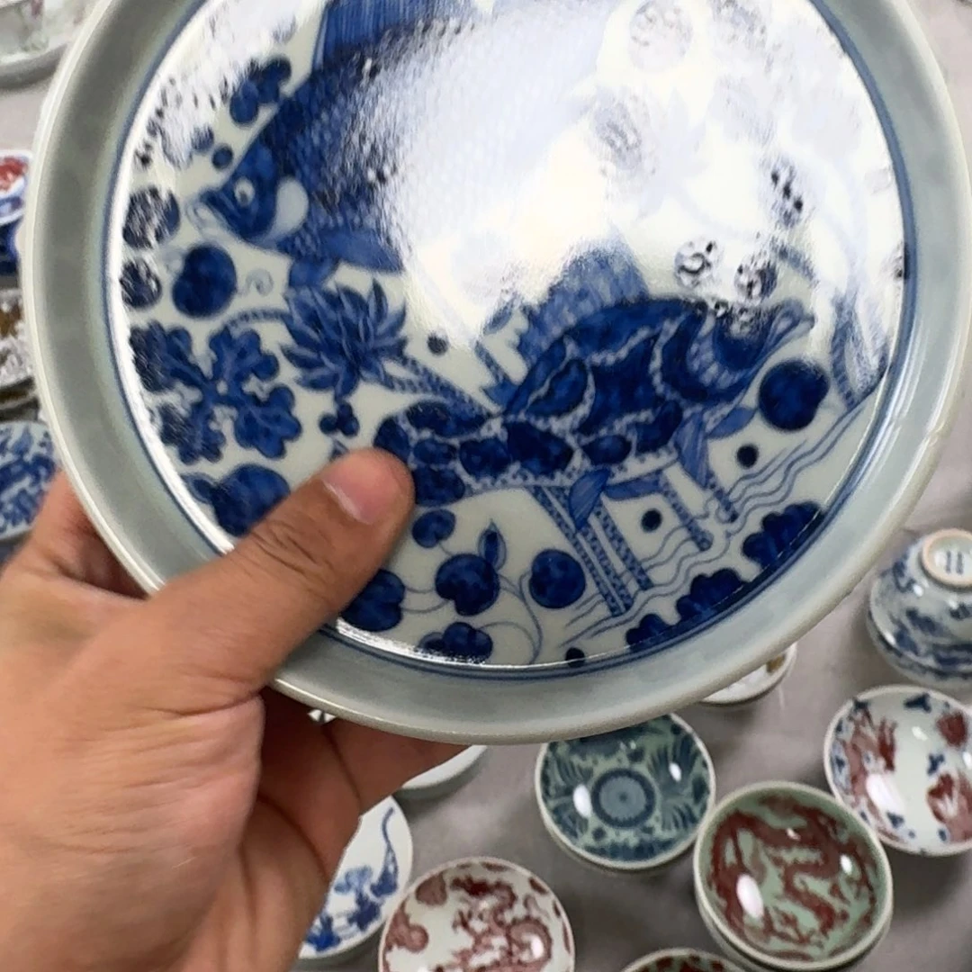 摆件青花鱼藻纹大壶承微瑕