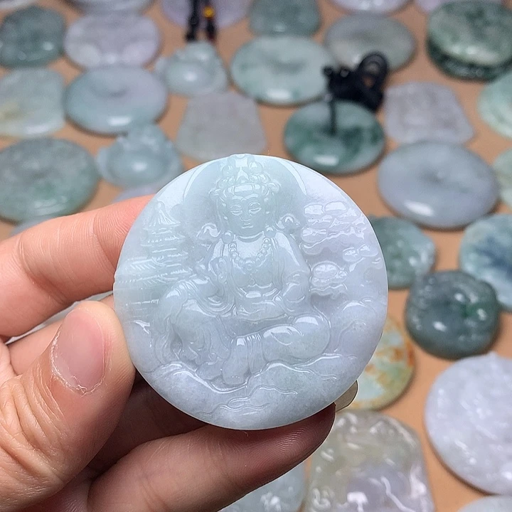 翡翠未镶嵌颈饰山水观音