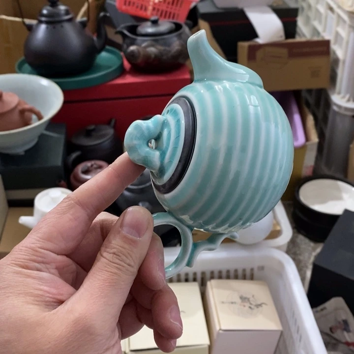 陶瓷艺术品及陶瓷壶