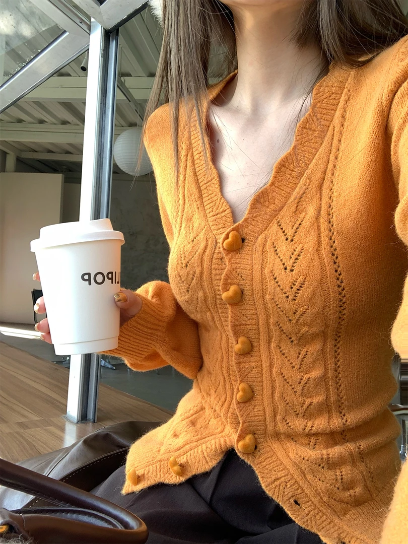 韩系多巴胺V领钩花毛衣针织开衫女2025早秋新款修身显瘦外搭上衣