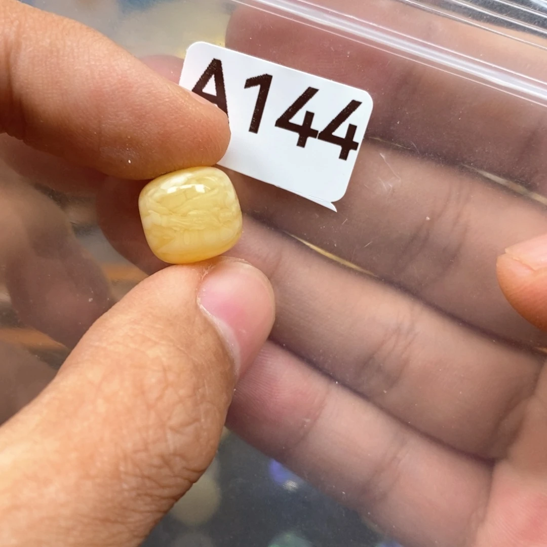 未镶嵌蜜蜡裸石?****O质检