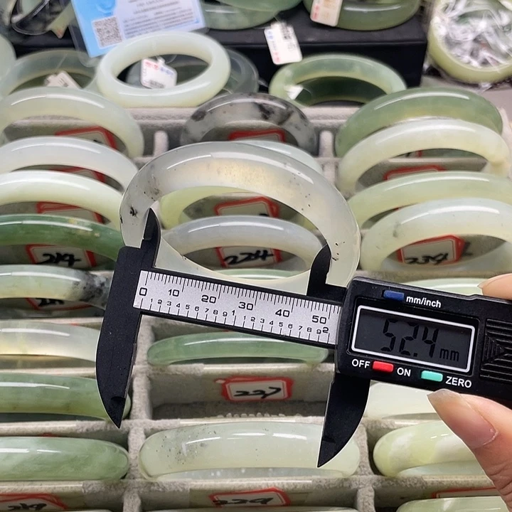 蛇纹石玉未镶嵌手镯227