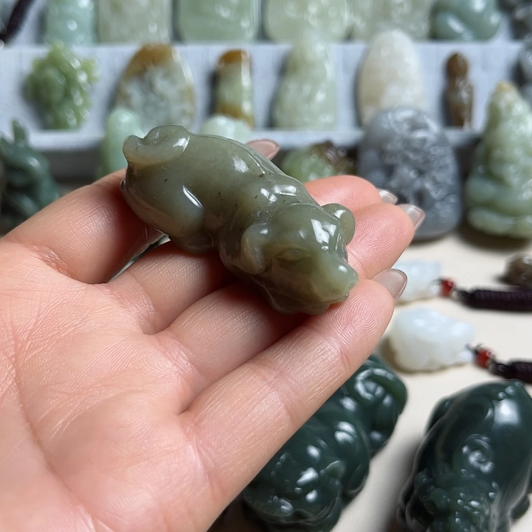 和田玉未镶嵌把件