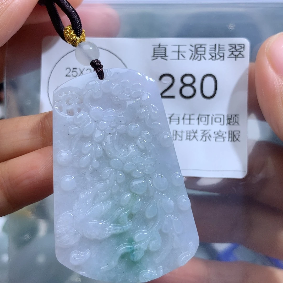 翡翠未镶嵌颈饰280。