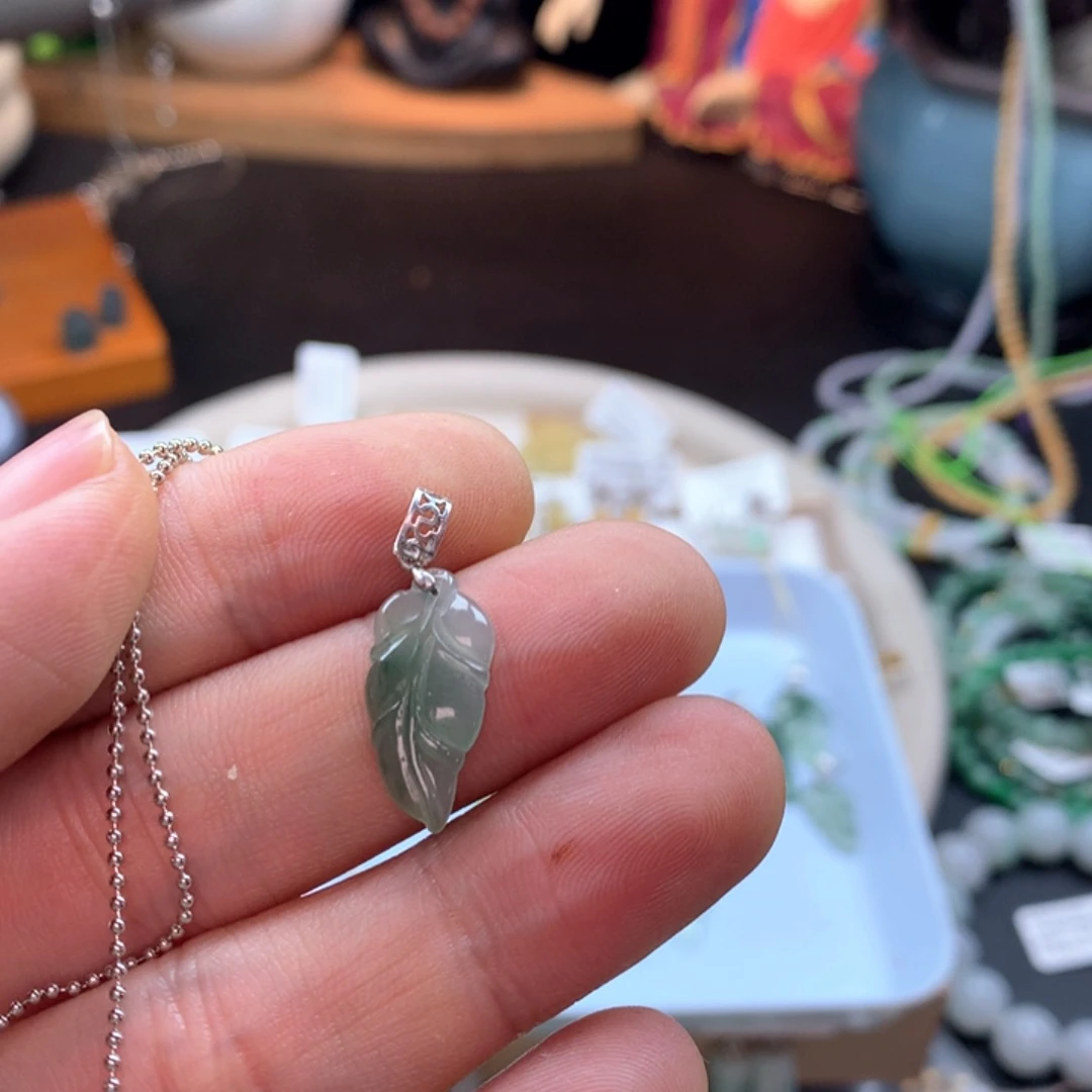 颈饰银S925镶嵌翡翠e****r