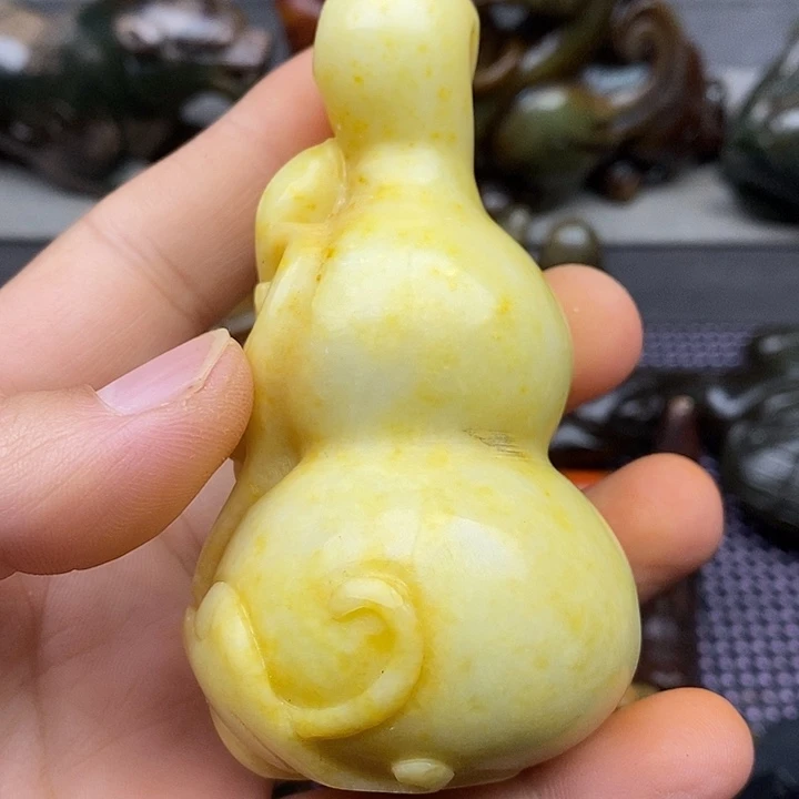未镶嵌蛇纹石玉颈饰
