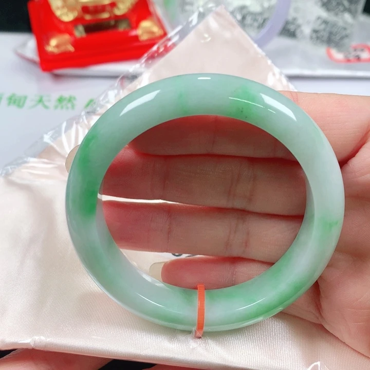 翡翠手镯未镶嵌   编号0245 正圈53+