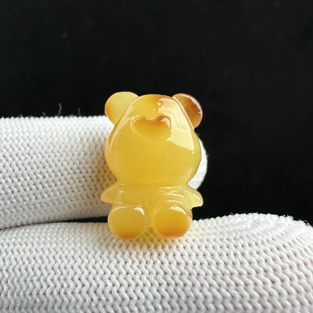 M8834天然蜜蜡 雕刻小熊13.4*18.8mm 保真天然原矿