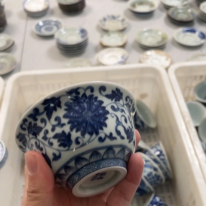 瓷片景德镇青花缠枝莲主人杯