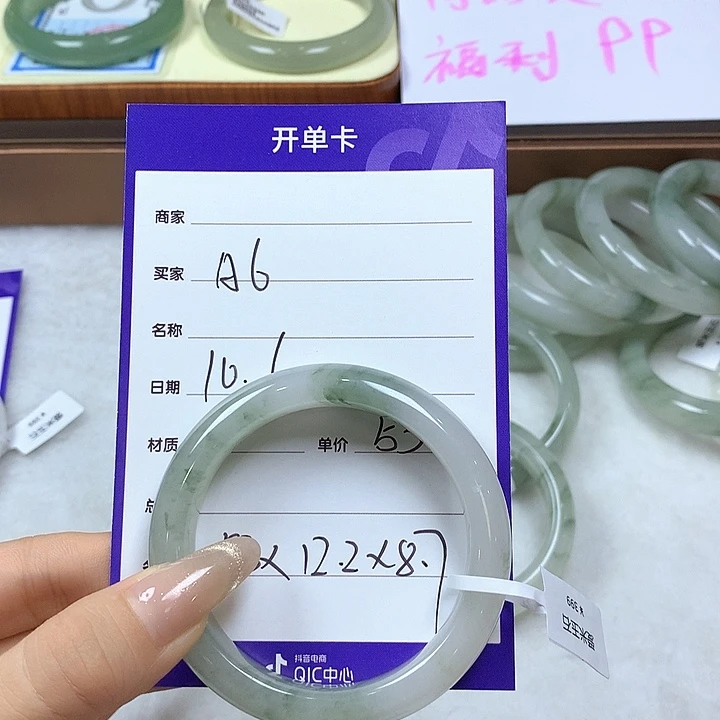 未镶嵌手镯石英质玉邓*