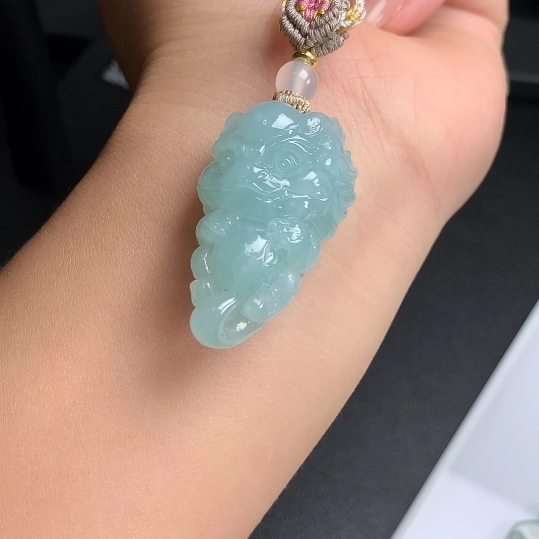 翡翠未镶嵌颈饰吞金兽