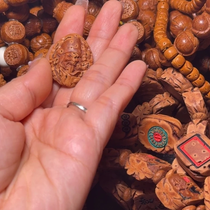 桃核吊坠hei bai wu ch