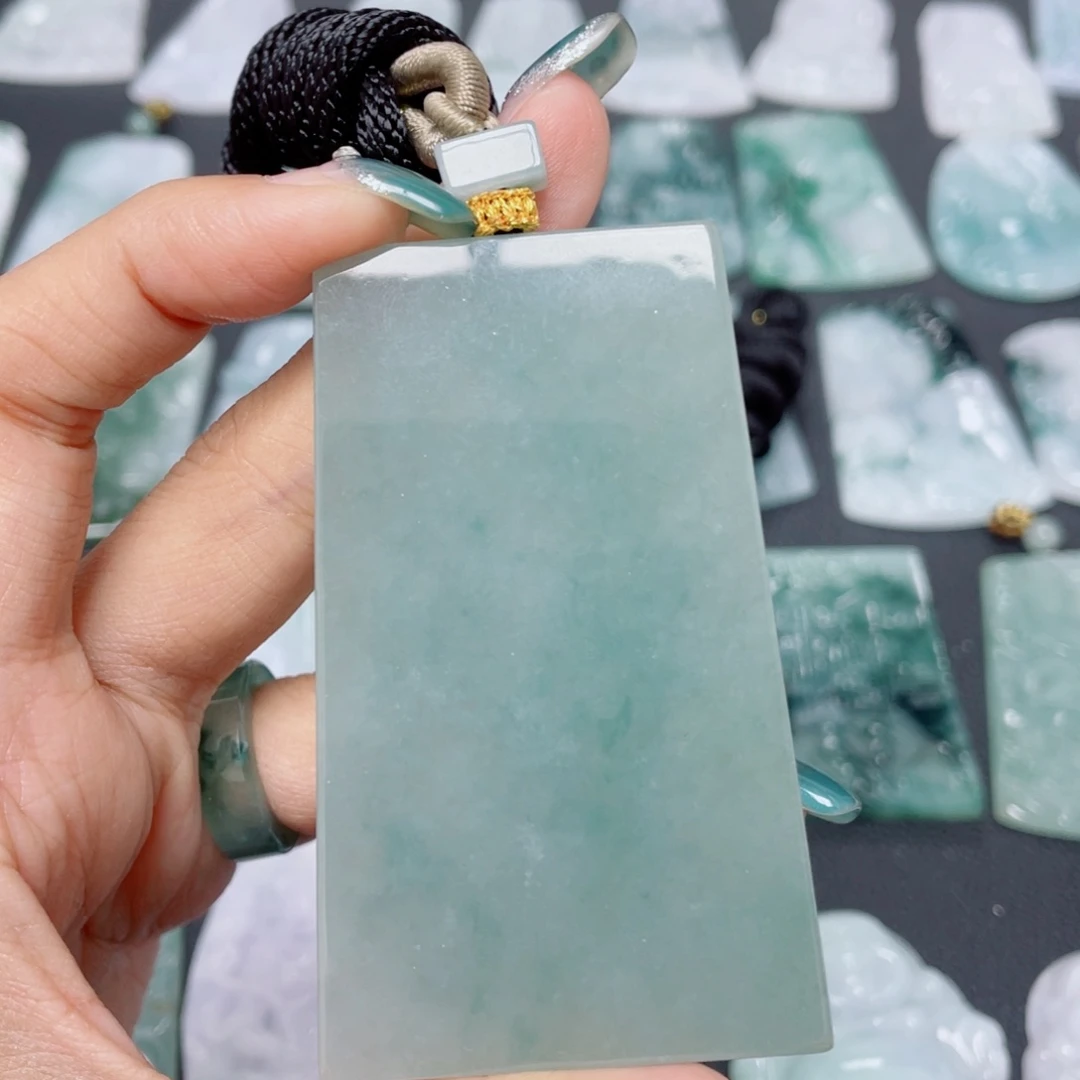 翡翠未镶嵌颈饰无事牌