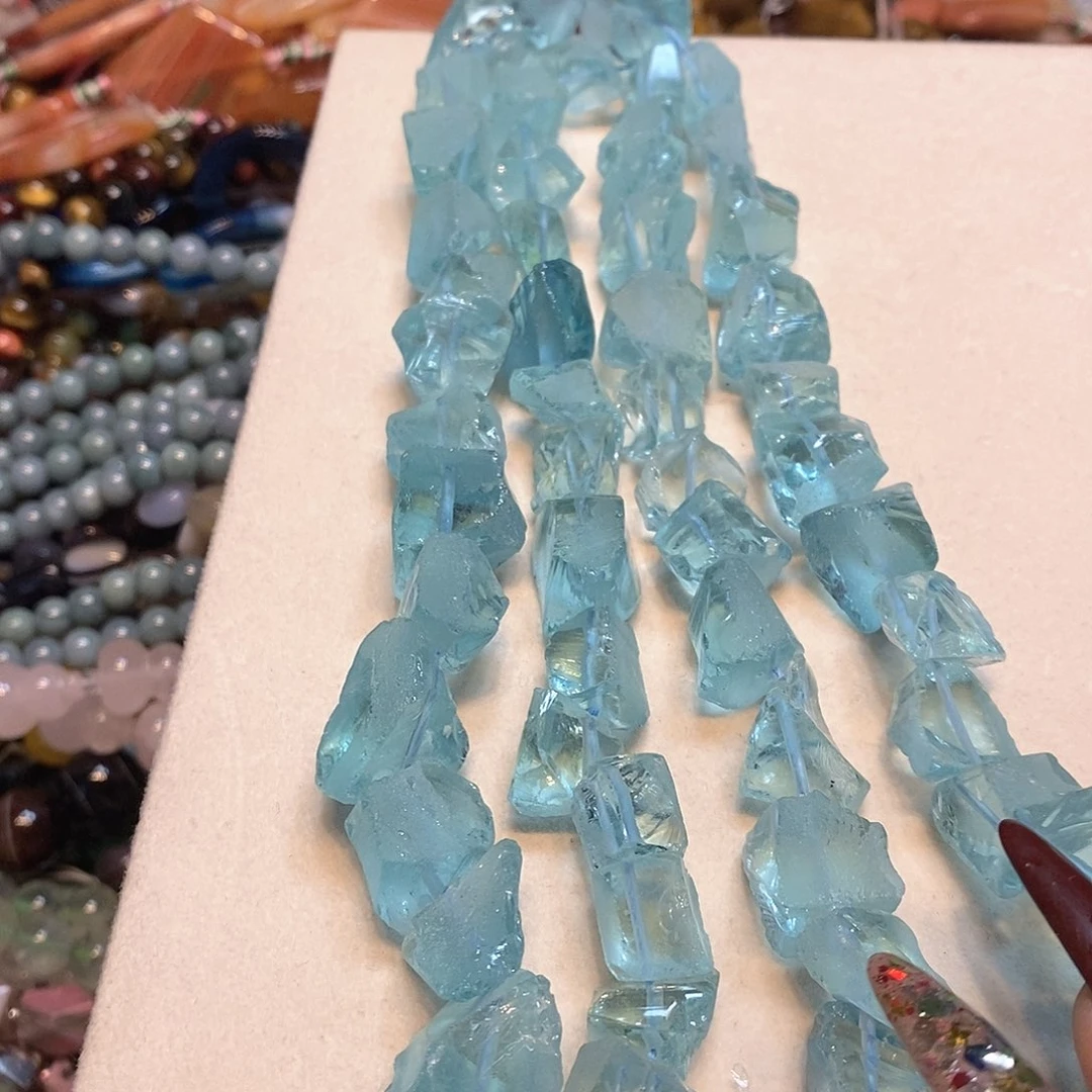 玛瑙/玉髓未镶嵌珠宝半成品海蓝随型一条高透