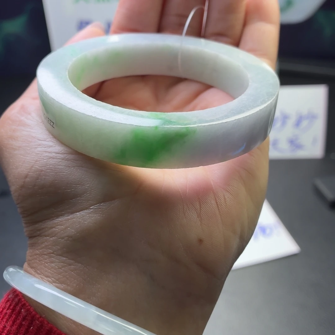 定制翡翠未镶嵌翡翠手镯