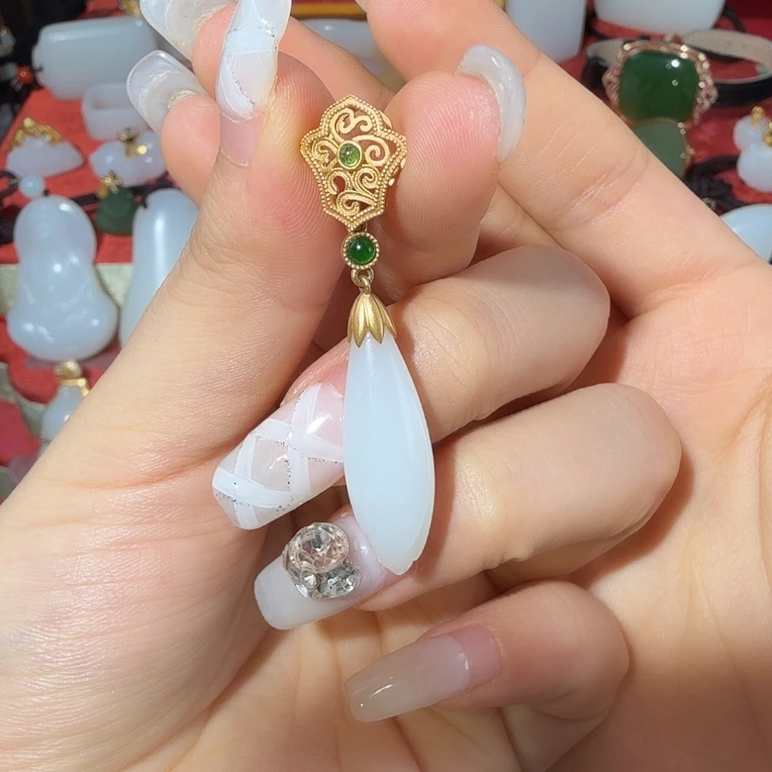 和田玉18K金镶嵌颈饰