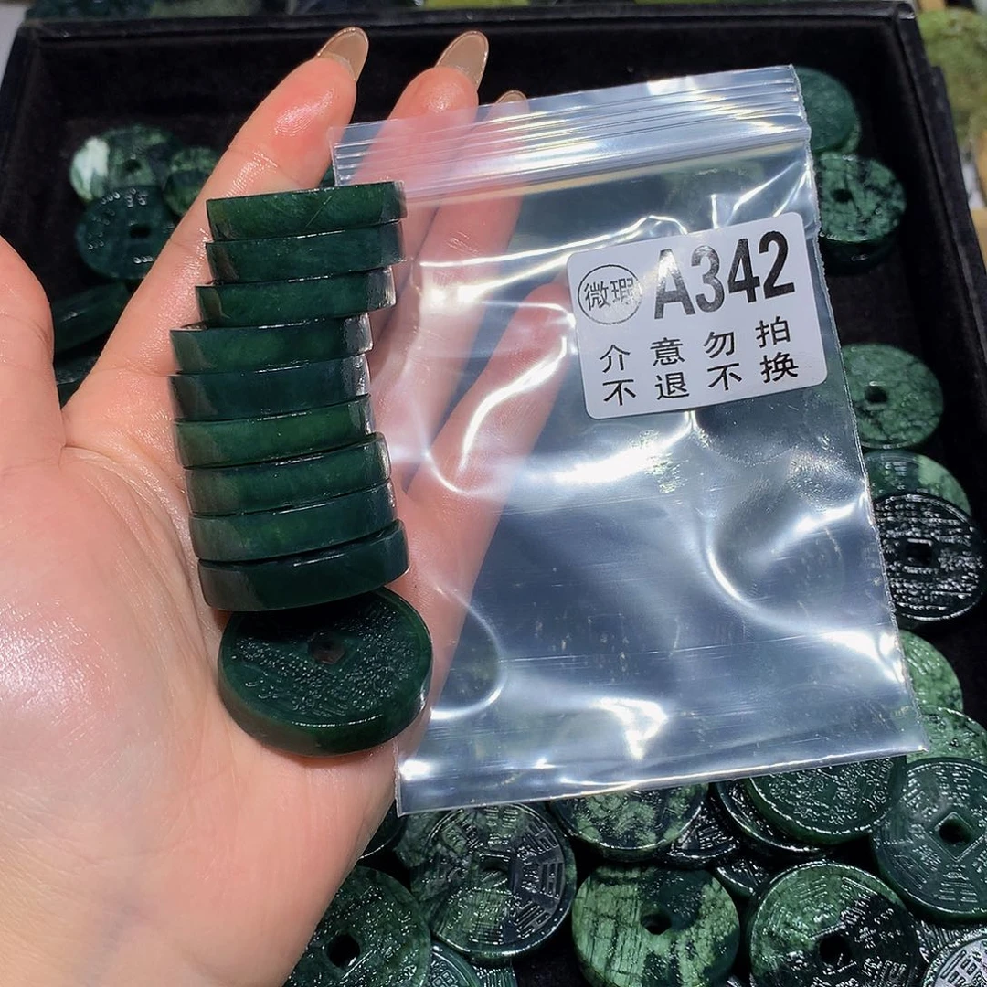 蛇纹石玉未镶嵌颈饰妞*
