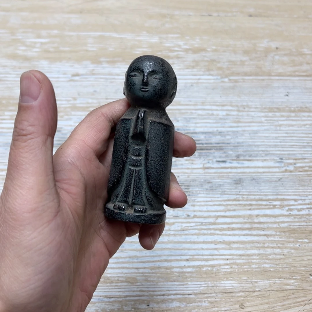 瓷片毎*?密密麻麻地排列着