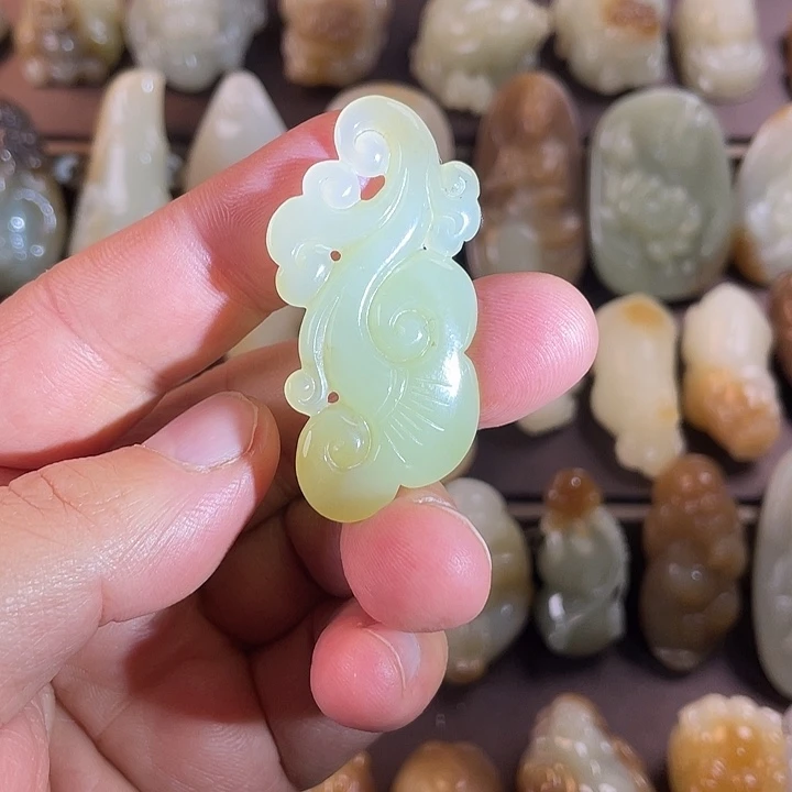 和田玉未镶嵌吊坠(不含链)如意