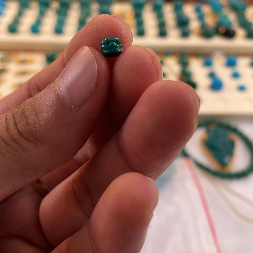 绿松石未镶嵌颈饰