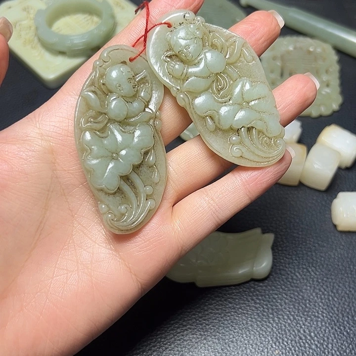 孙***丽和田玉未镶嵌颈饰
