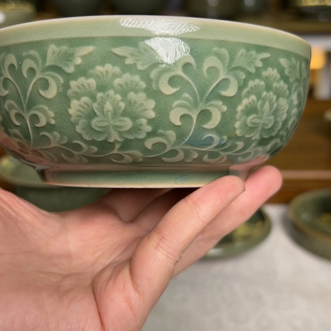 碗秘色牡丹纹钵式碗