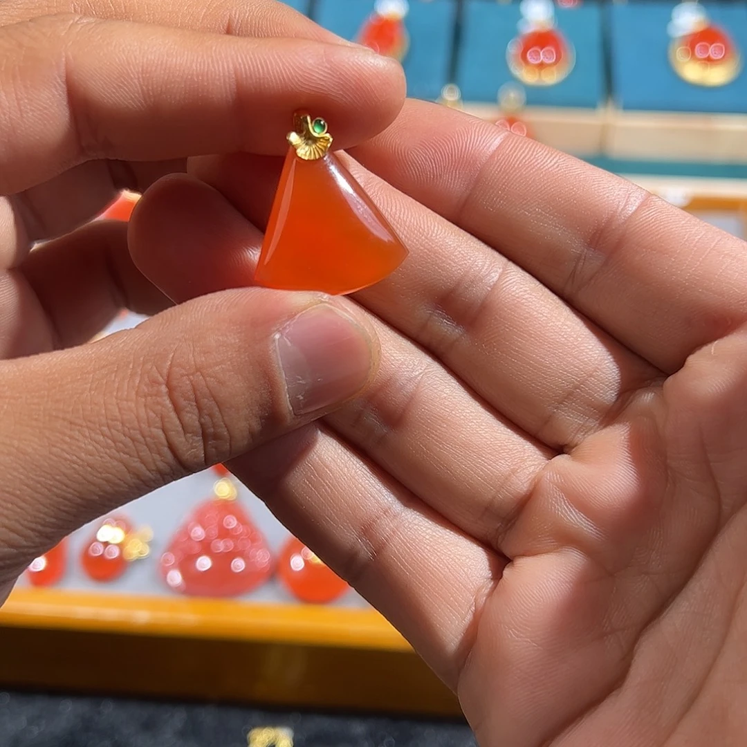 南红玛瑙18K金镶嵌颈饰