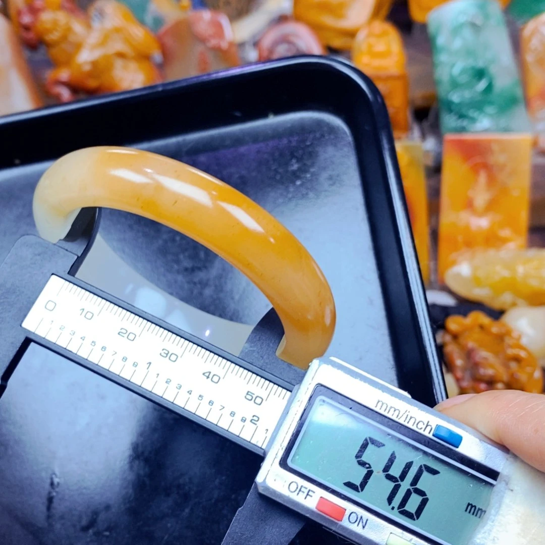 石英质玉（黄龙玉）未镶嵌颈饰