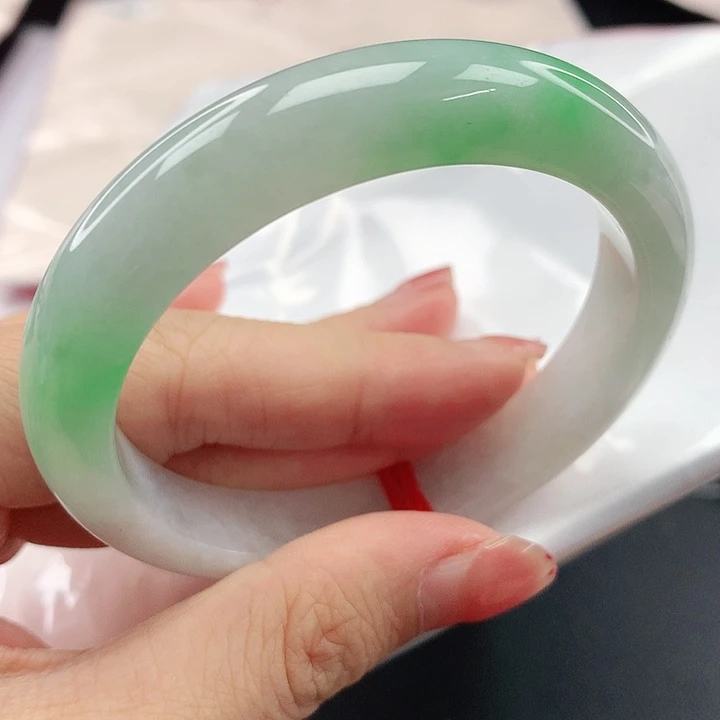 翡翠手镯未镶嵌，772