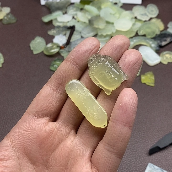蛇纹石玉未镶嵌颈饰