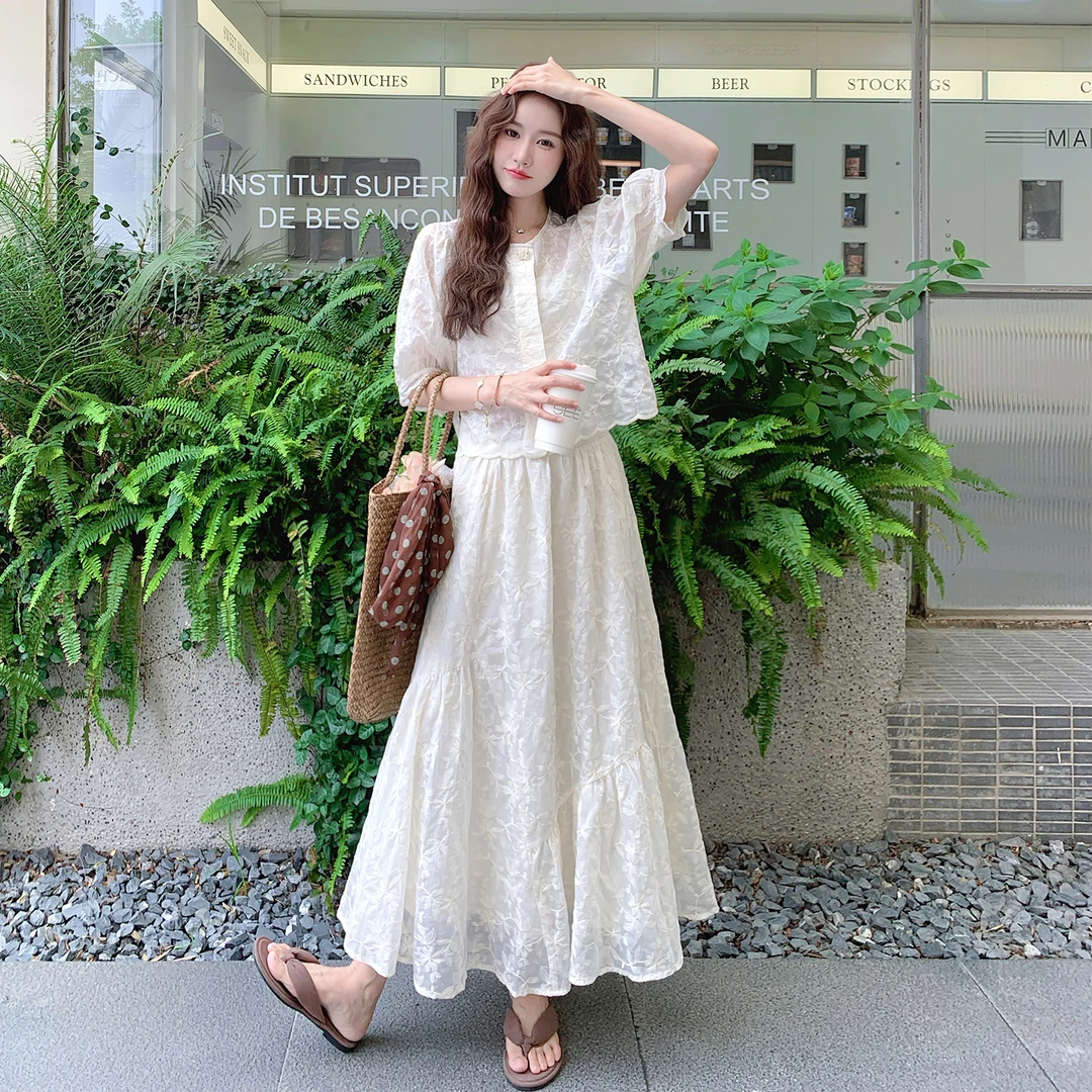 法式温柔风气质套装裙女2025夏新款设计感泡泡袖上衣半身裙两件套