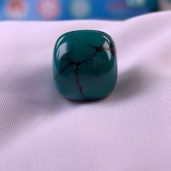 绿松石未镶嵌珠宝奇石16.3x14.7mm