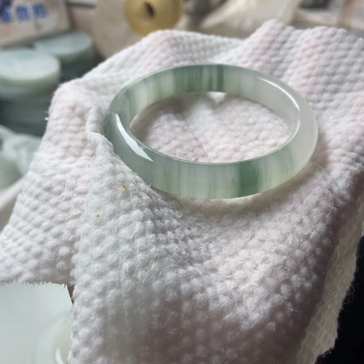 石英质玉手镯未镶嵌收**动