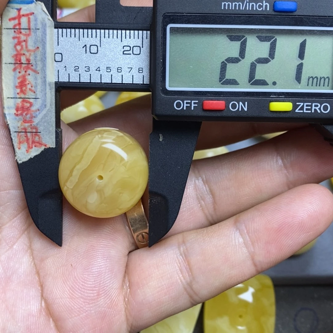 蜜蜡未镶嵌裸石22.1x17.7微瑕墩子
