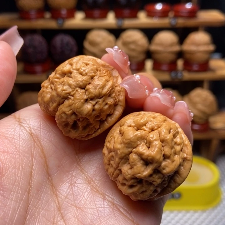 文玩核桃吊坠血舍利5