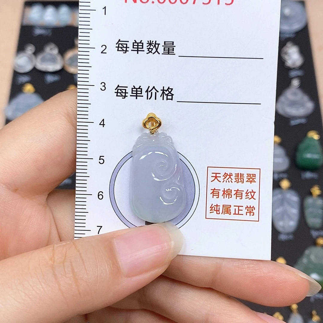 颈饰18K金镶嵌翡翠