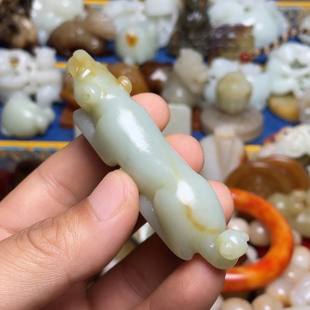 苹***树未镶嵌和田玉挂件