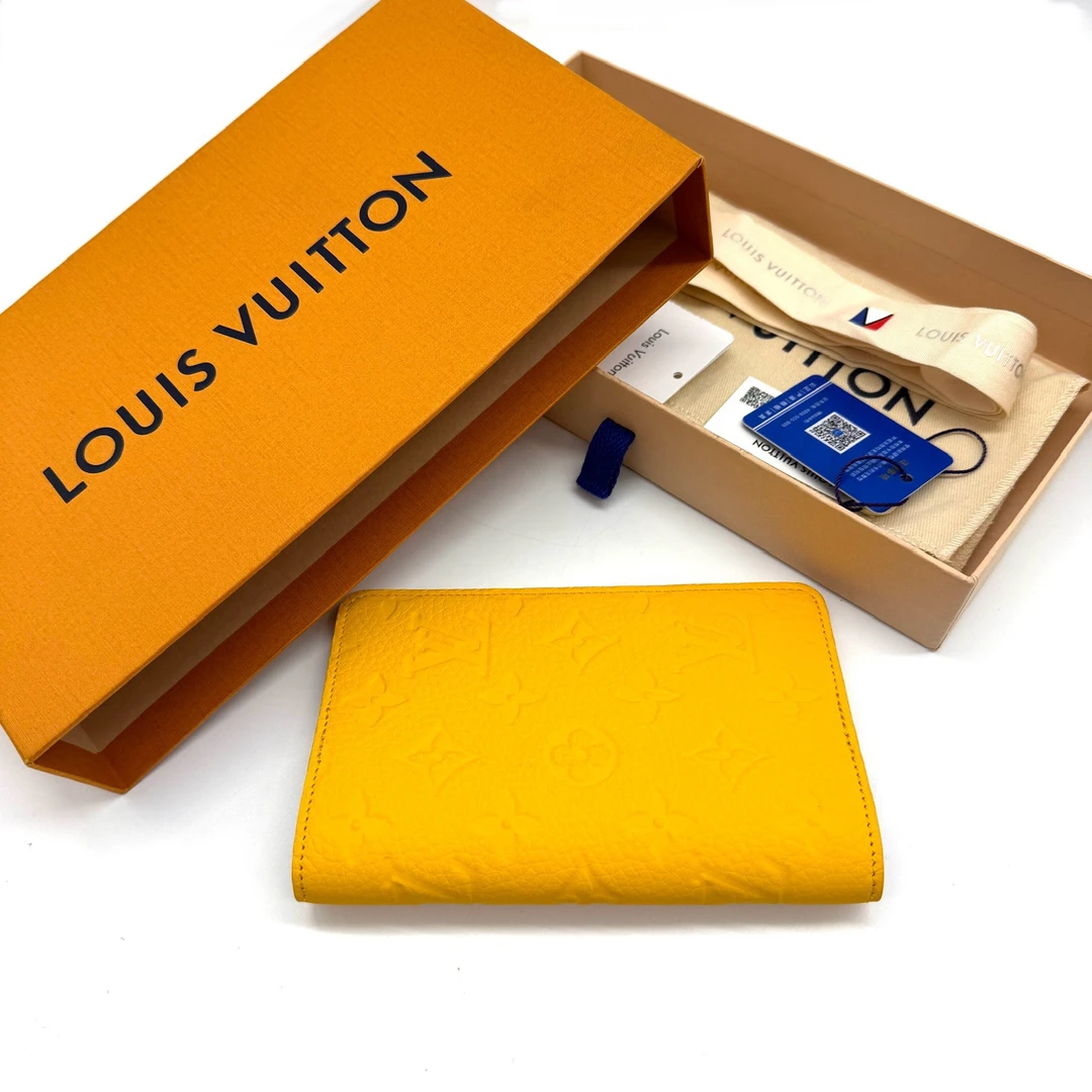 99新 LouisVuitton/路易威登 未使用黄色全皮压花记事本护照15/10
