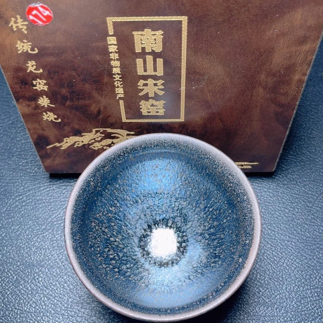 茶盏滴滴答答的声音响