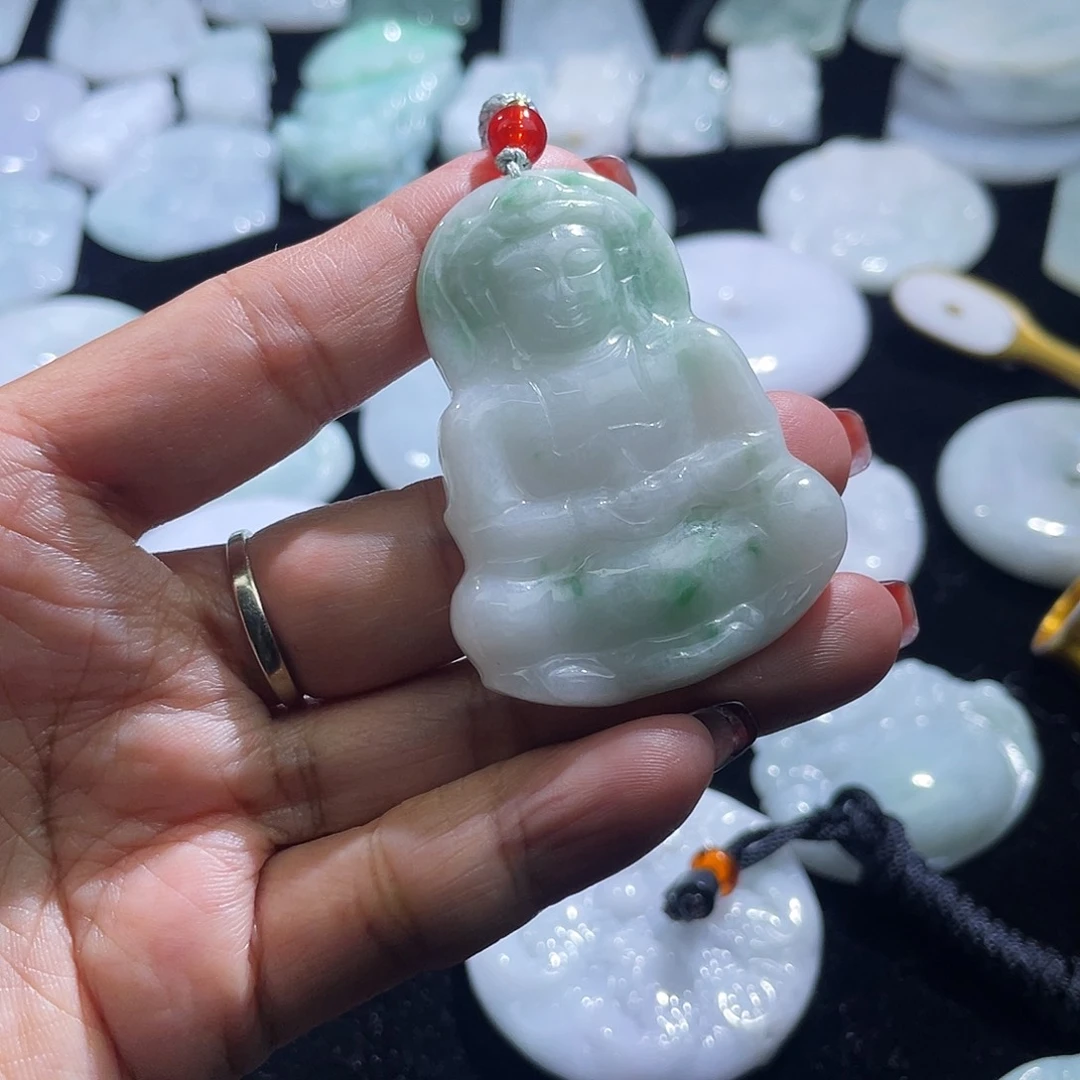 翡翠未镶嵌颈饰观音