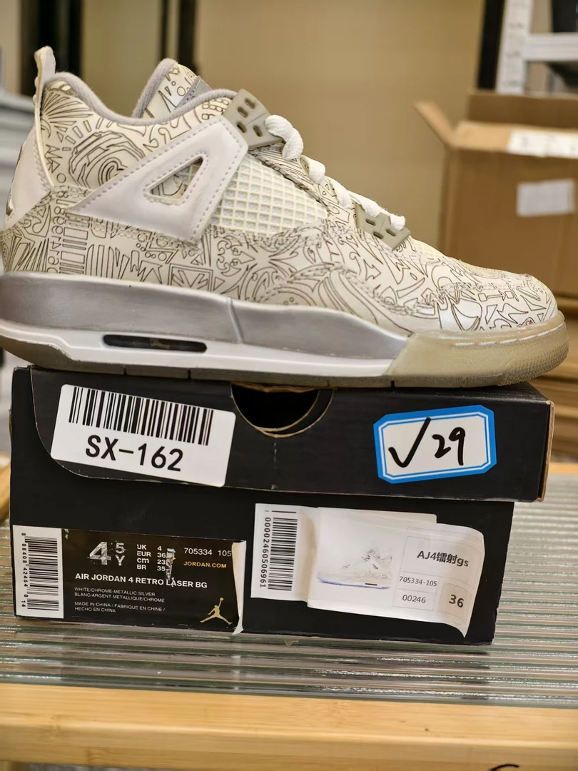 nike aj4 镭射 全新原盒 36码 11月17 孙
