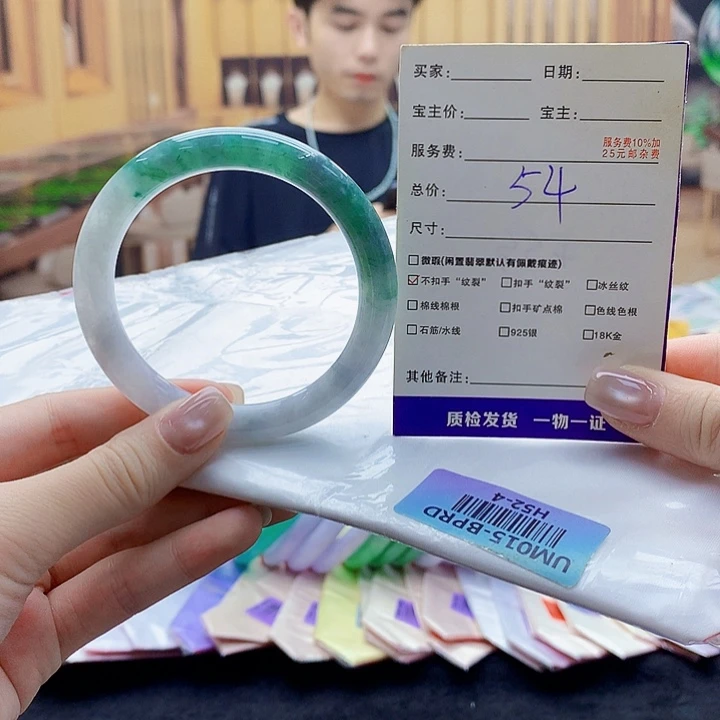 翡翠手镯未镶嵌vgg